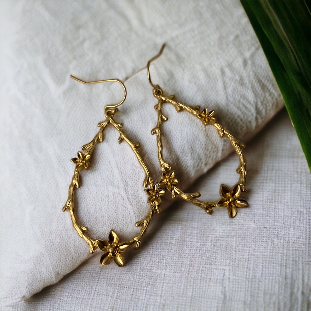 Twig and Vine Matte Gold Floral Boho Rustic Drop Dangle Earrings